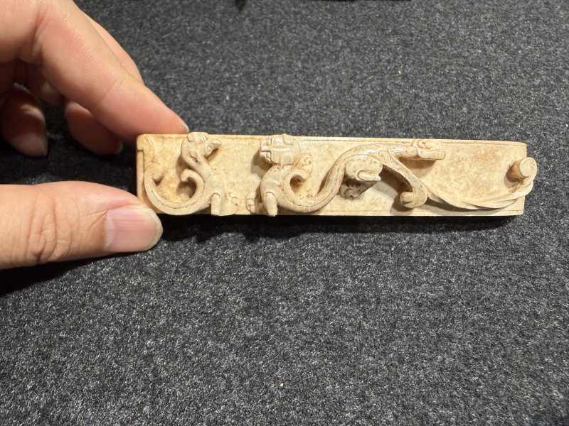 西漢  高浮雕龍鳳紋玉劍璏 - 图2