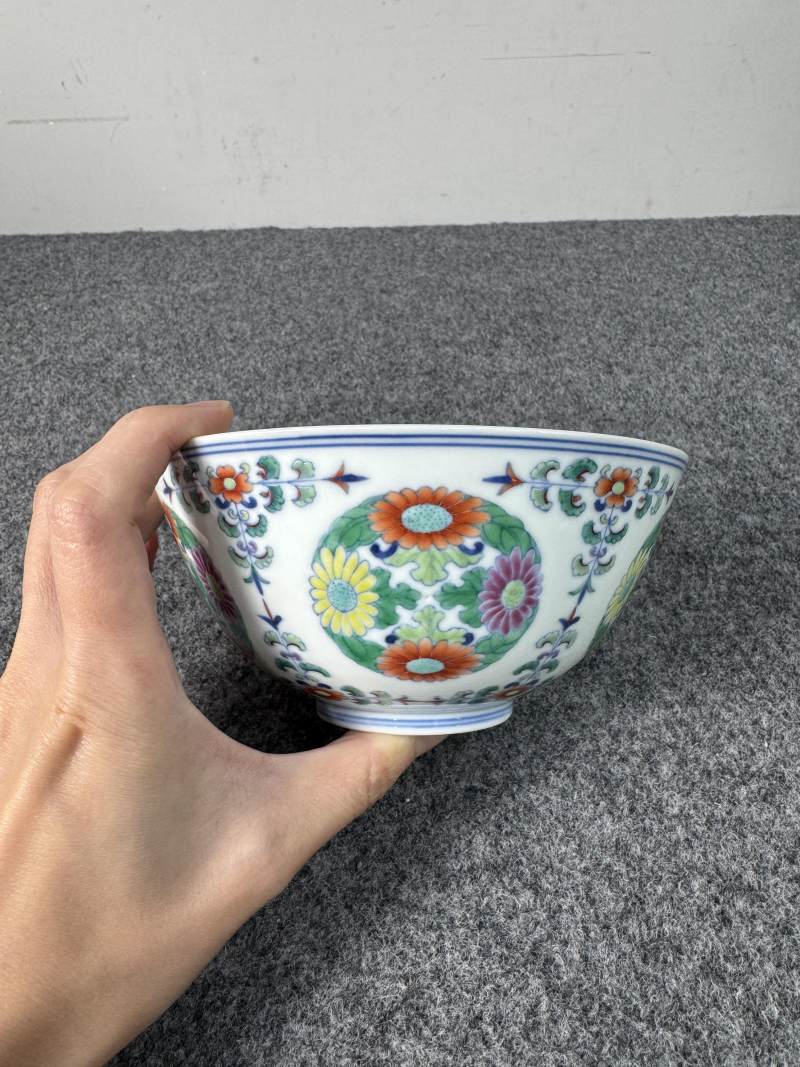 清雍正 鬥彩團菊紋碗 - 图10