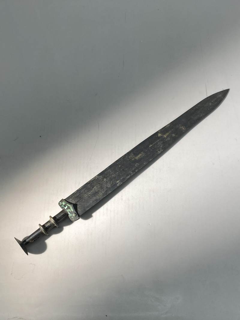 銅錯金鑲嵌綠松石劍 - 图4