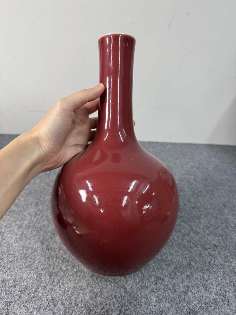 清十八世紀 霽紅釉小天球瓶 - 图2