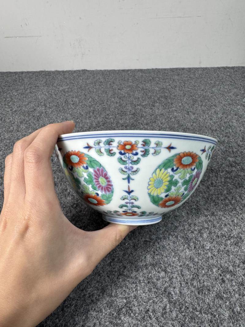 清雍正 鬥彩團菊紋碗 - 图11