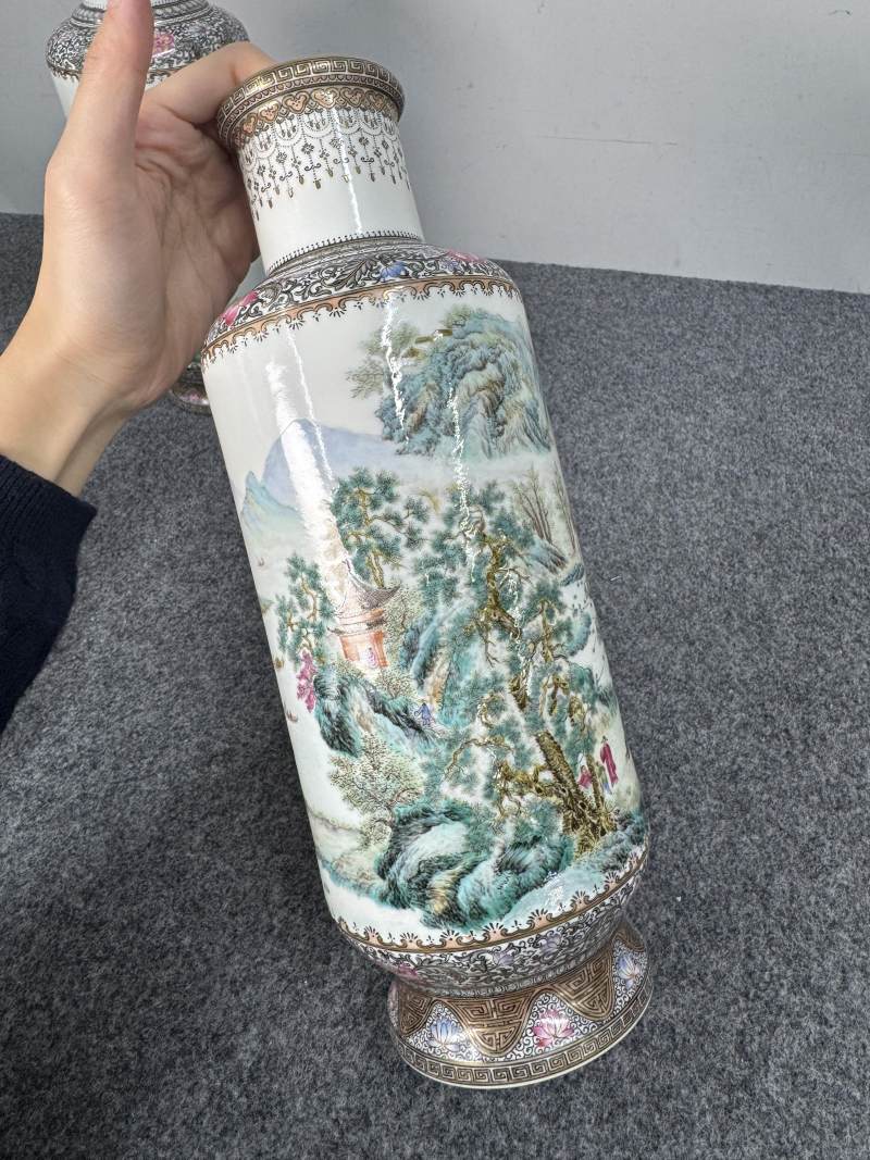 民國 粉彩山水人物紋瓶一對 - 图6