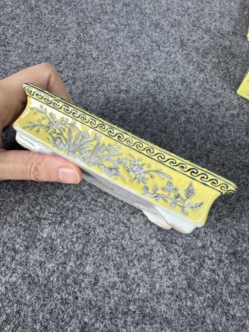 清光緒 黃地墨彩蘭紋長方小花盆帶奩一對 - 图33