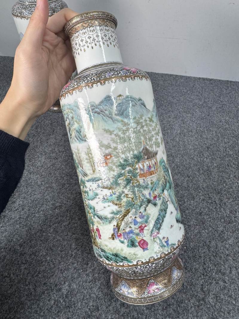 民國 粉彩山水人物紋瓶一對 - 图7