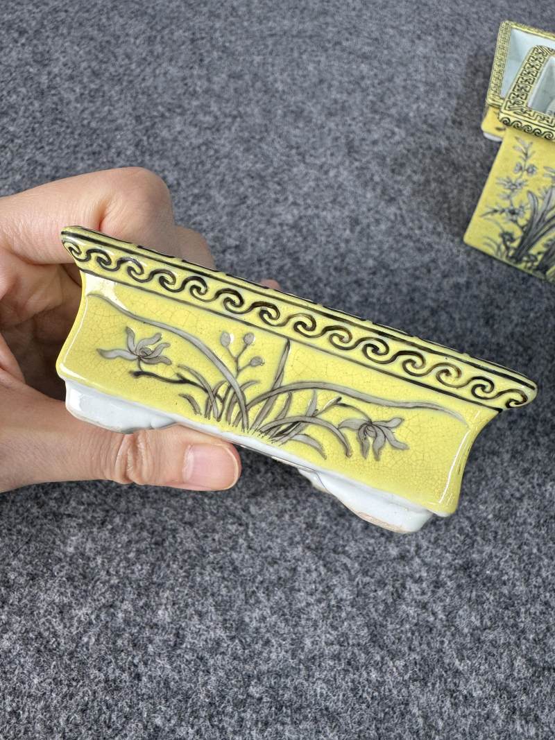 清光緒 黃地墨彩蘭紋長方小花盆帶奩一對 - 图34
