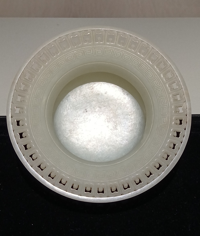 清  白玉鏤雕饕餮紋淨水碗 - 图3