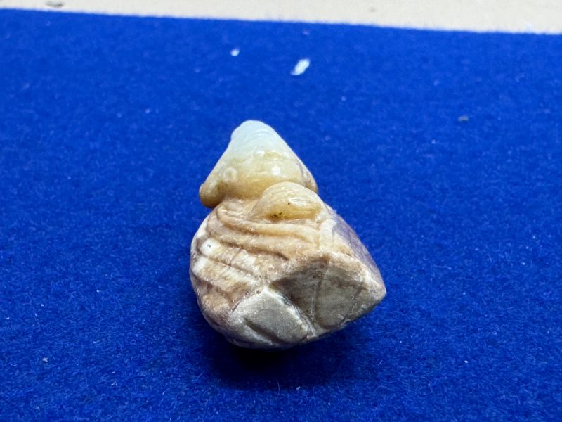 玉胡人、玉人和瑪瑙童子持靈芝各一件 - 图16