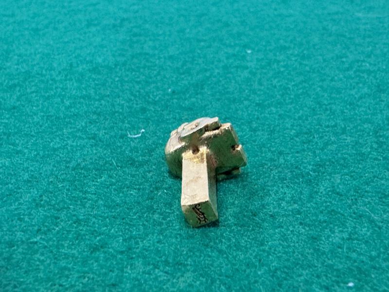金質臥鳥和金鳩形方柱器 - 图9