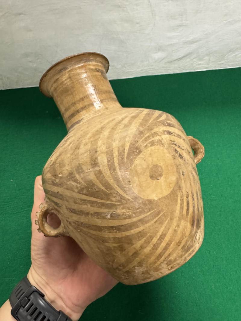 彩陶渦紋長頸雙繫罐 - 图11