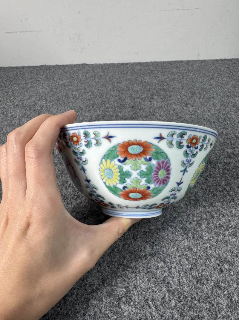 清雍正 鬥彩團菊紋碗 - 图12