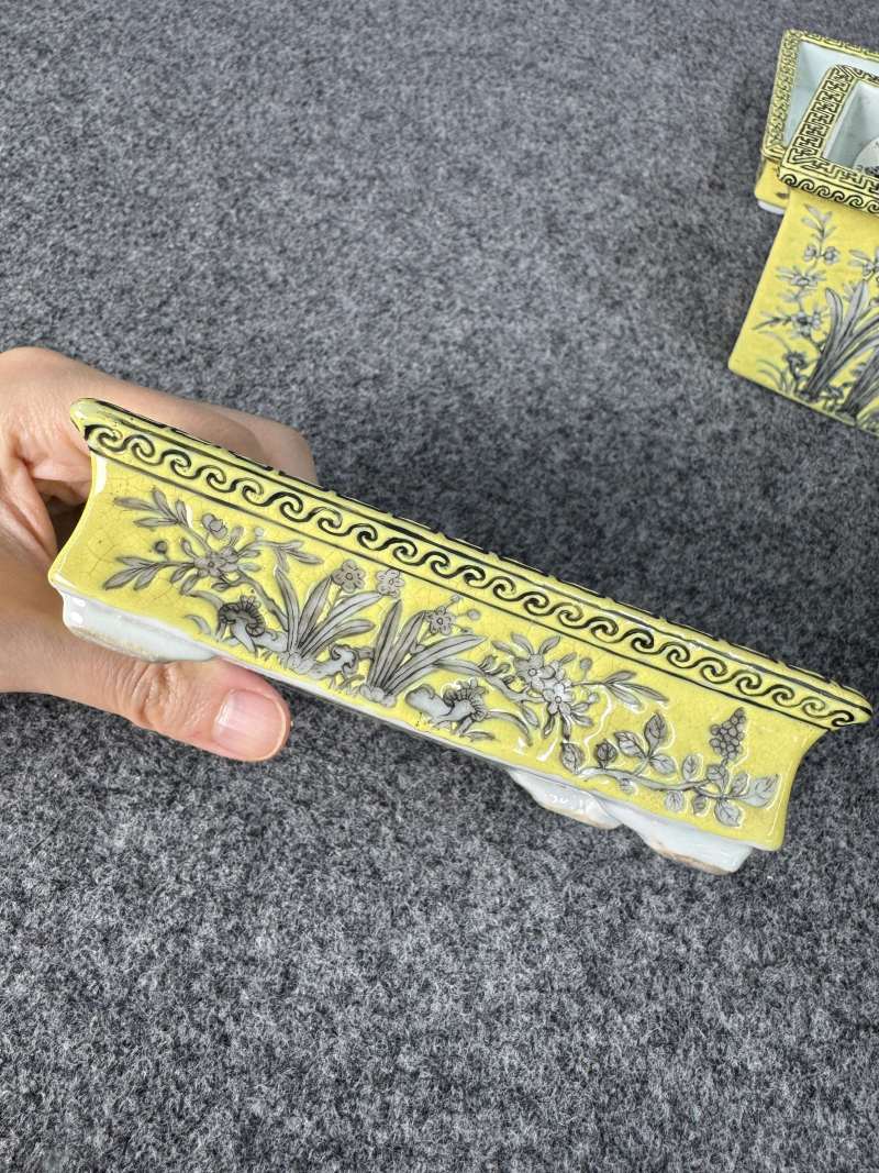 清光緒 黃地墨彩蘭紋長方小花盆帶奩一對 - 图35