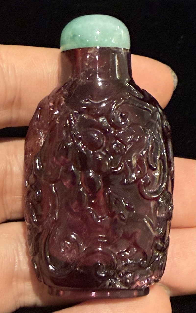 清 碧璽松鼠葡萄紋鼻煙壺 - 图2