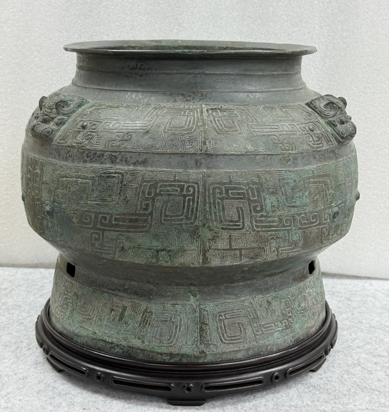商代青銅饕餮紋三羊耳瓿 - 图11