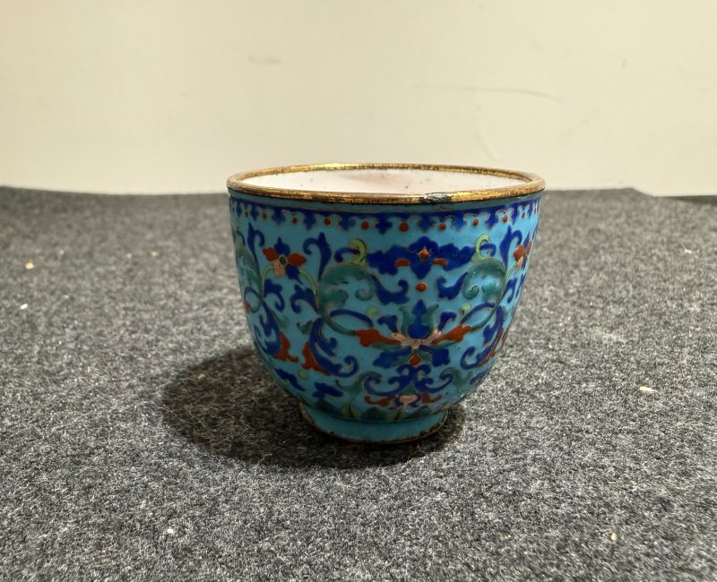 清乾隆銅胎畫琺瑯纏枝蓮紋小杯 - 图2