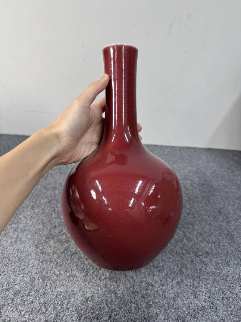 清十八世紀 霽紅釉小天球瓶 - 图4
