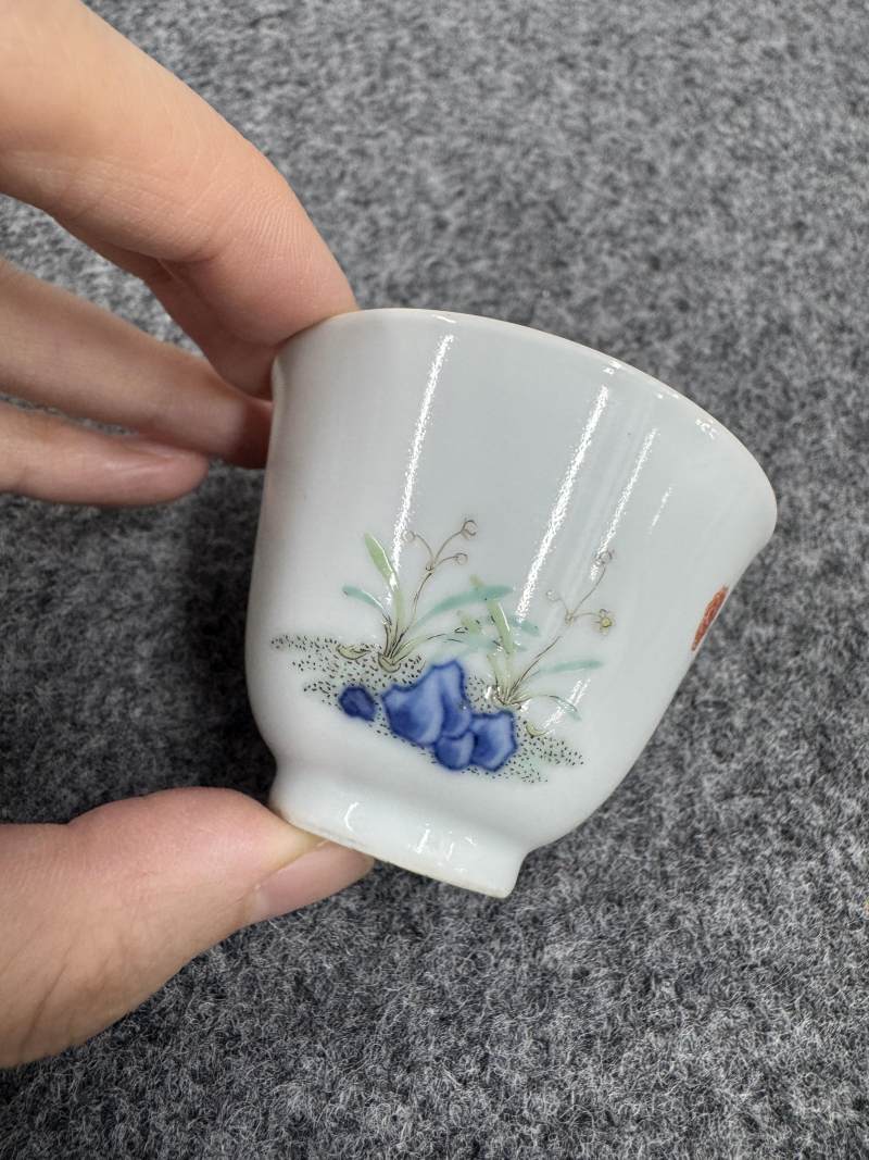 清乾隆 五彩水仙花花神杯 - 图2