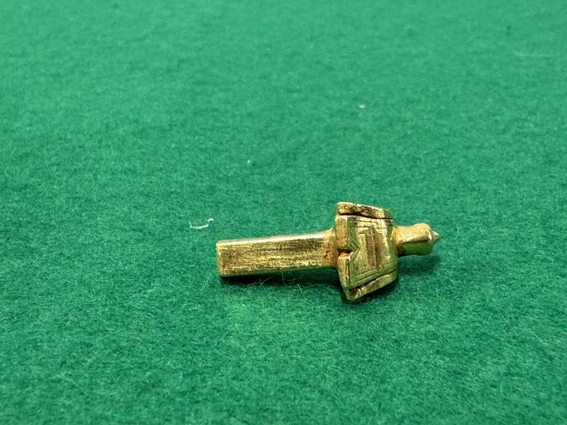 金質臥鳥和金鳩形方柱器 - 图10