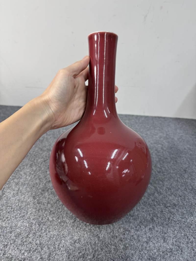 清十八世紀 霽紅釉小天球瓶 - 图5