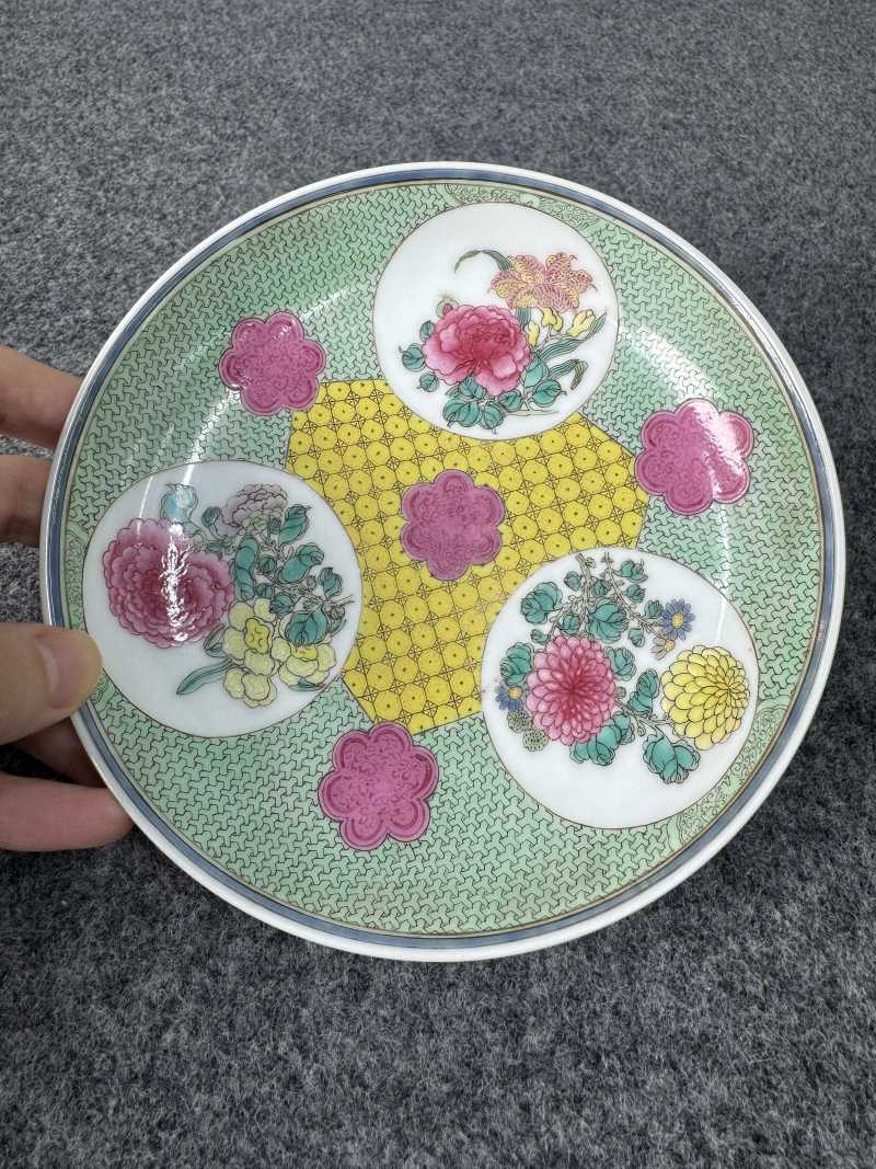 清乾隆 粉彩花卉紋盞及盞托一套 - 图10