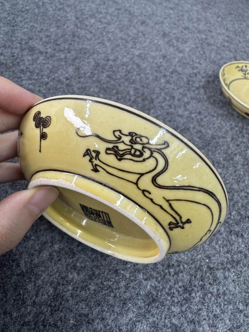 清道光 黃地褐彩龍紋盤一對 - 图10