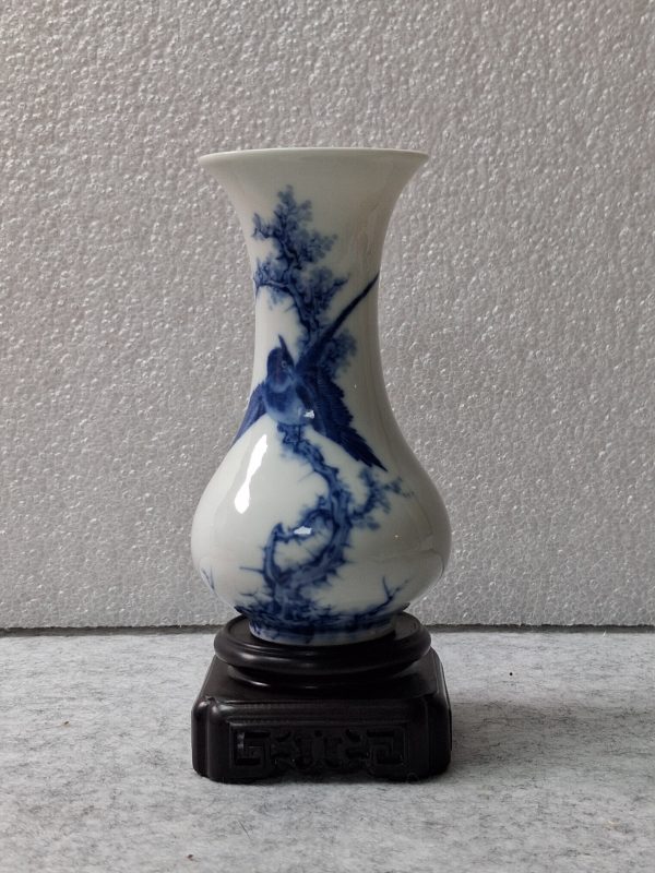 民國王步風格青花花鳥瓶 - 图2