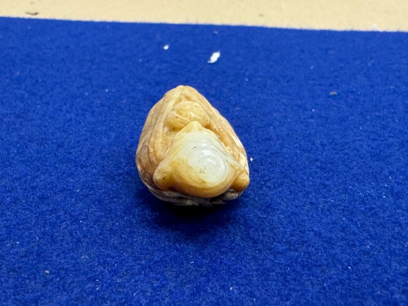 玉胡人、玉人和瑪瑙童子持靈芝各一件 - 图18