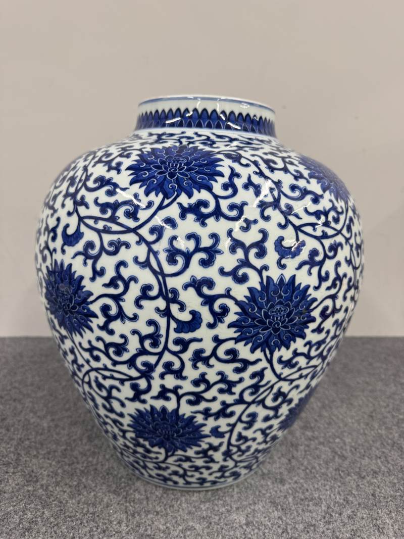 清乾隆 青花纏枝蓮紋罐 - 图6