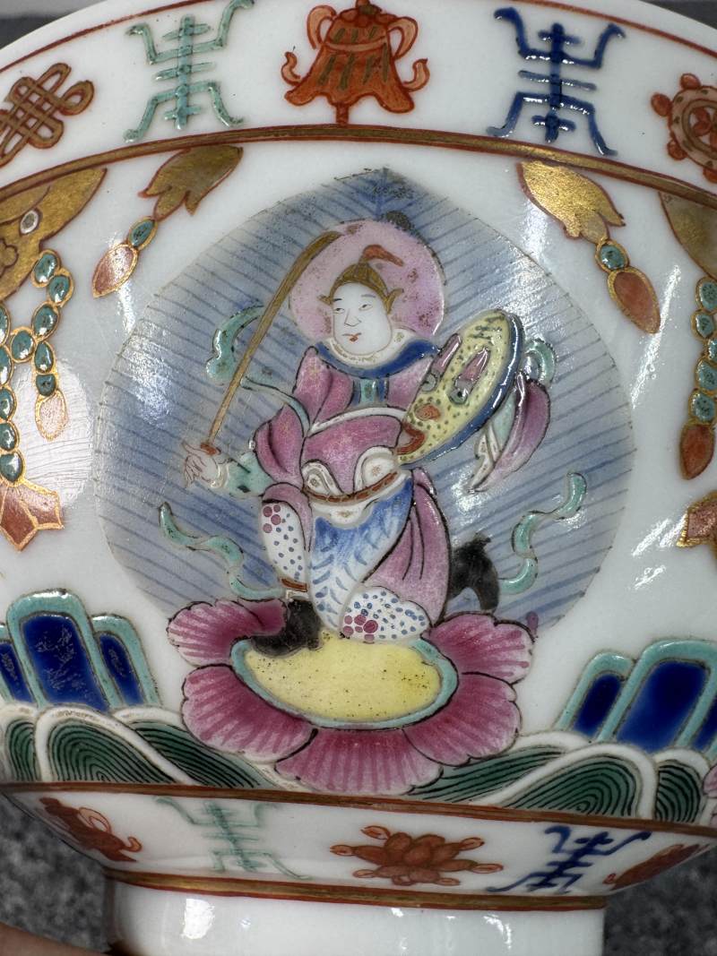 清道光 粉彩七珍八寶紋碗一對 - 图28