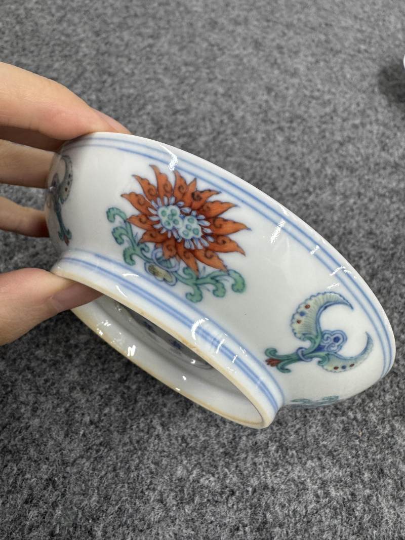 清雍正 鬥彩西番蓮紋盤一對 - 图6