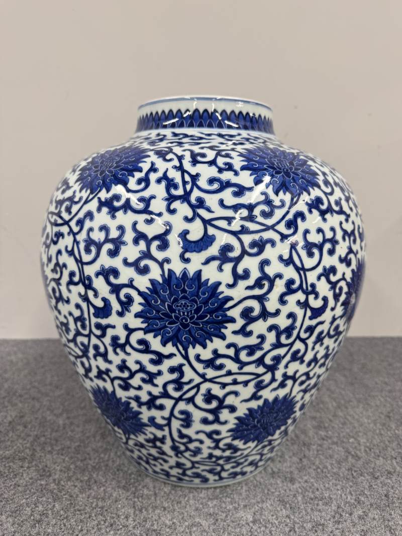 清乾隆 青花纏枝蓮紋罐 - 图7