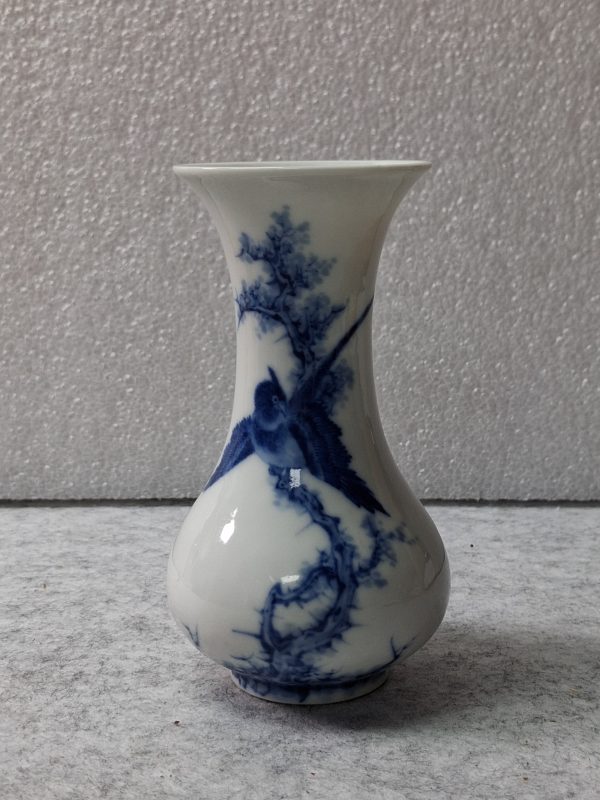 民國王步風格青花花鳥瓶 - 图3