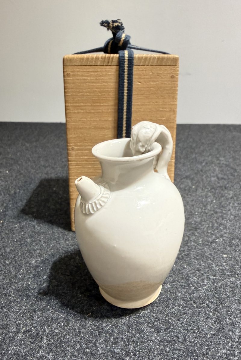 唐 邢窯白釉獅柄執壺 - 图2