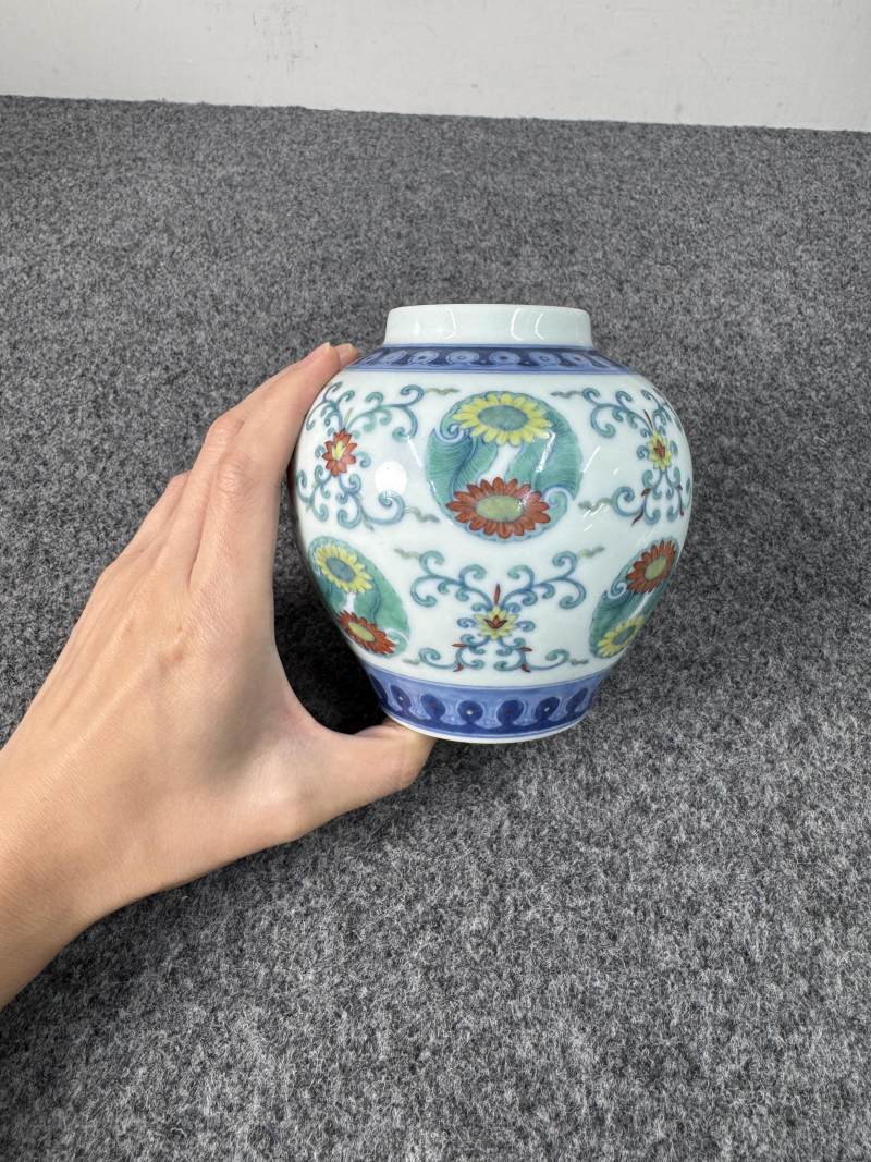 清乾隆 鬥彩團菊紋罐 - 图4