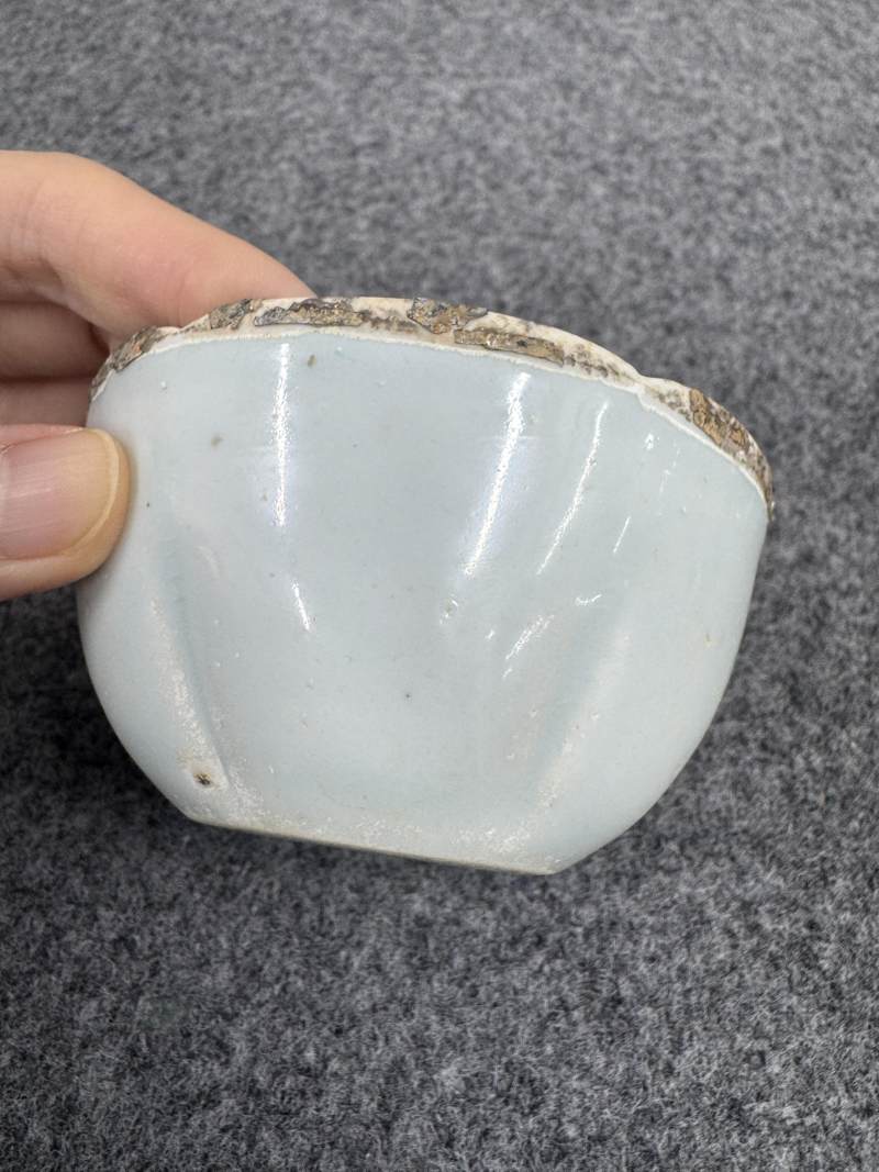 青白釉刻花花口小鉢 - 图4