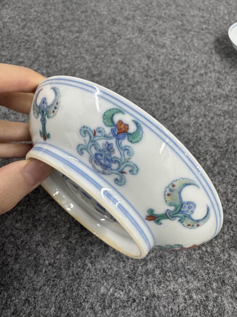 清雍正 鬥彩西番蓮紋盤一對 - 图7