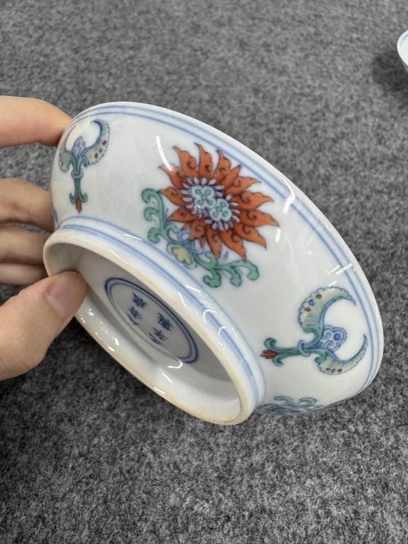 清雍正 鬥彩西番蓮紋盤一對 - 图8