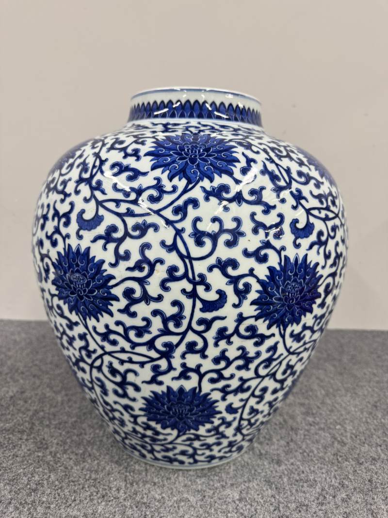 清乾隆 青花纏枝蓮紋罐 - 图8