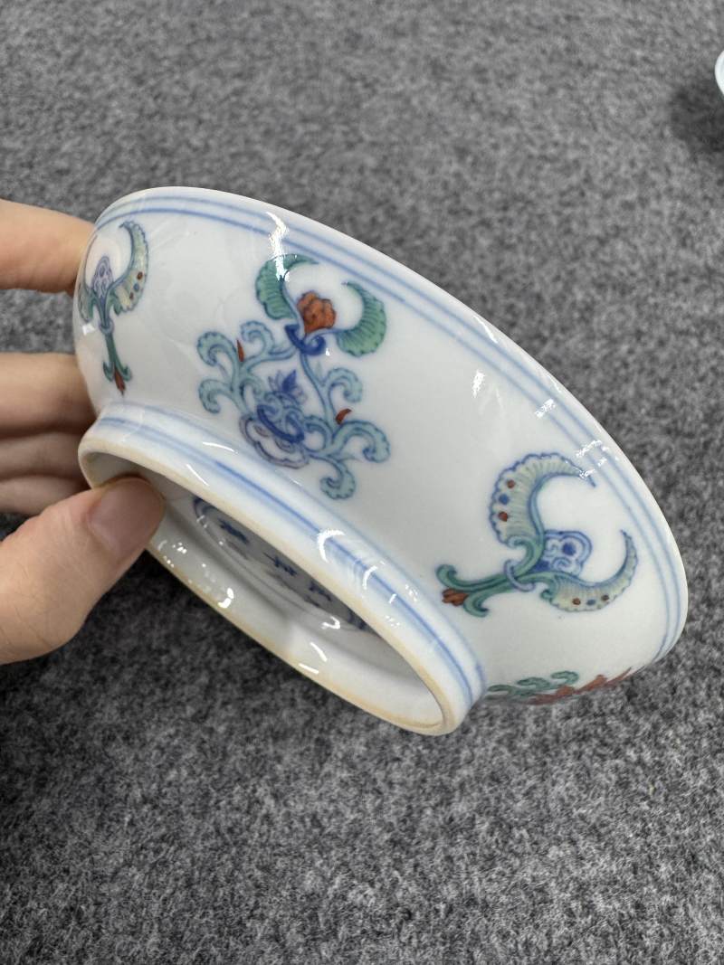 清雍正 鬥彩西番蓮紋盤一對 - 图9