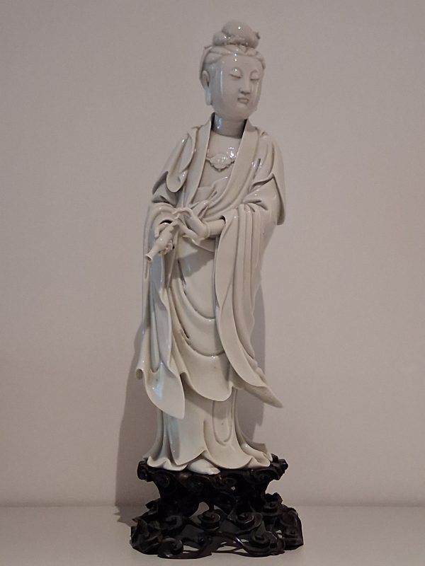 清 德化白釉“博及漁人”款觀音像 - 图3