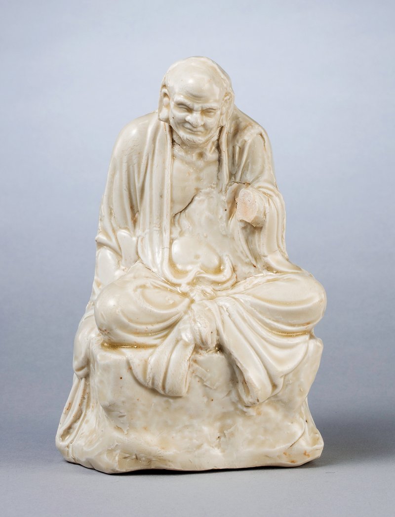 清 白釉罗汉像