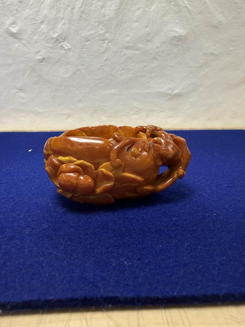 十七世紀 蜜蠟螭龍花型筆洗 - 图5