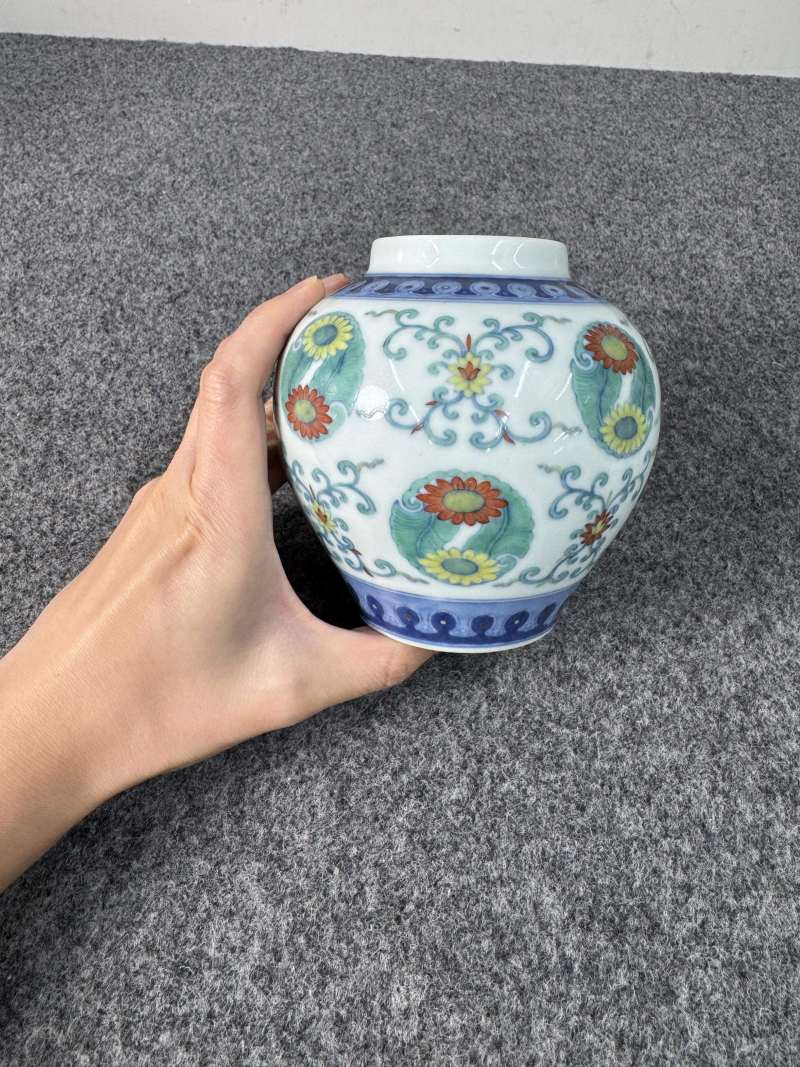清乾隆 鬥彩團菊紋罐 - 图7