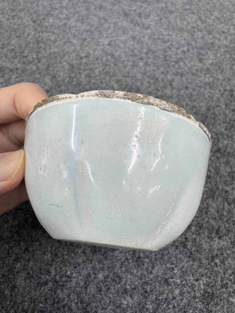 青白釉刻花花口小鉢 - 图6