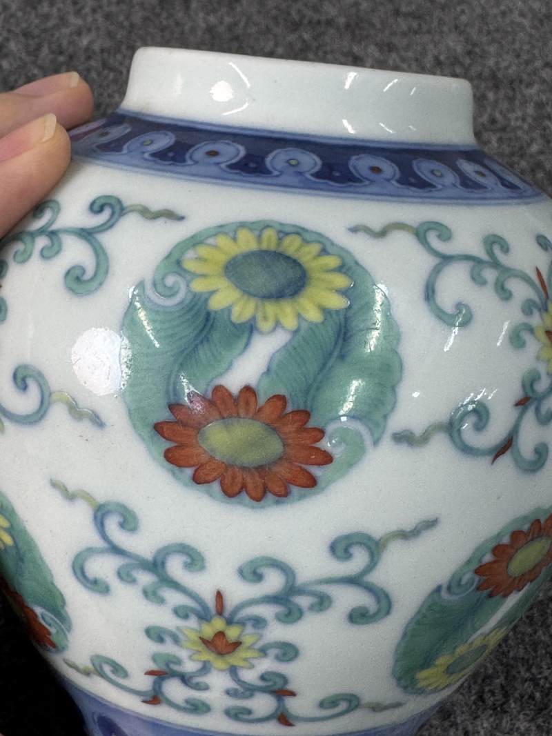 清乾隆 鬥彩團菊紋罐 - 图8
