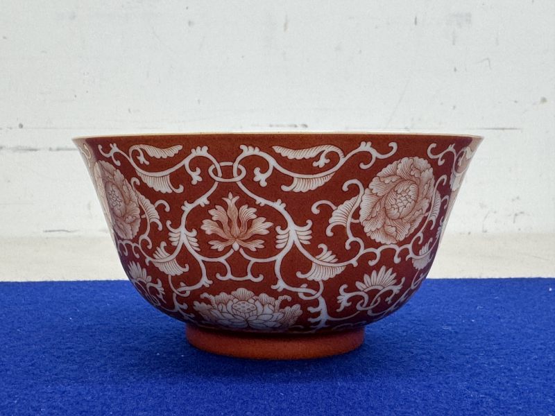 清道光 珊瑚紅留白花卉紋碗 - 图5