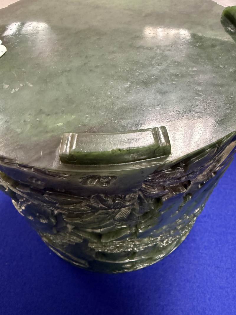 清乾隆 碧玉高士山水筆筒 - 图13