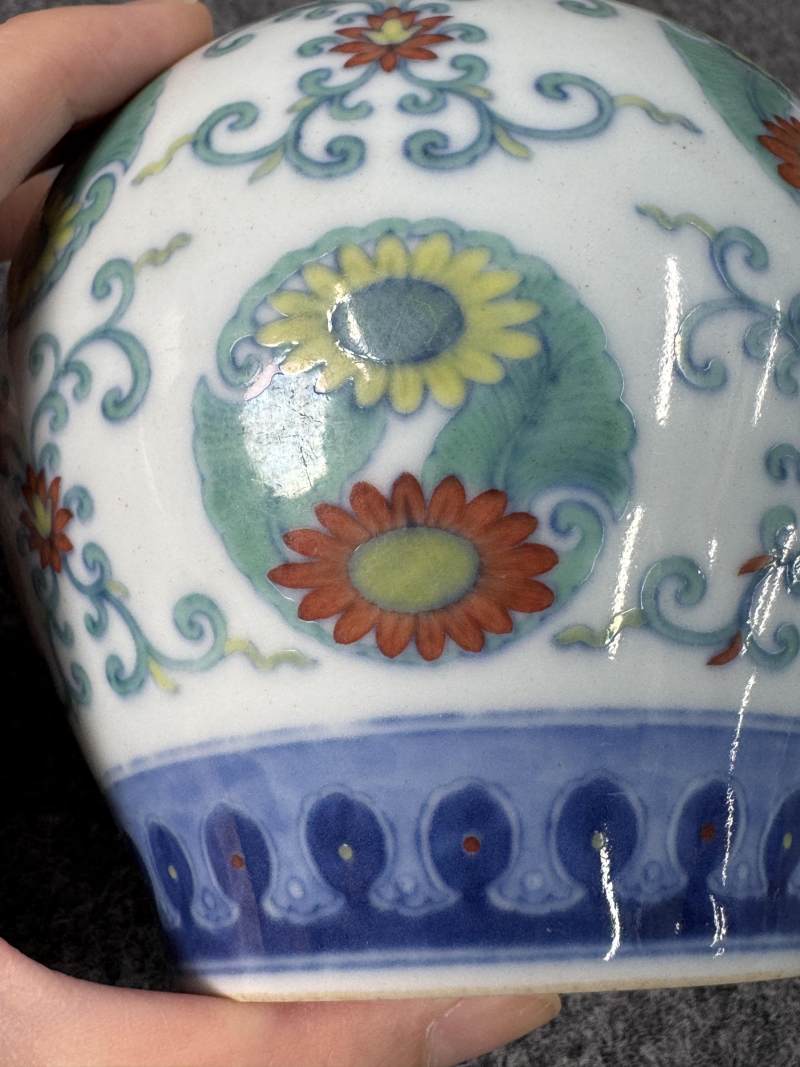 清乾隆 鬥彩團菊紋罐 - 图9