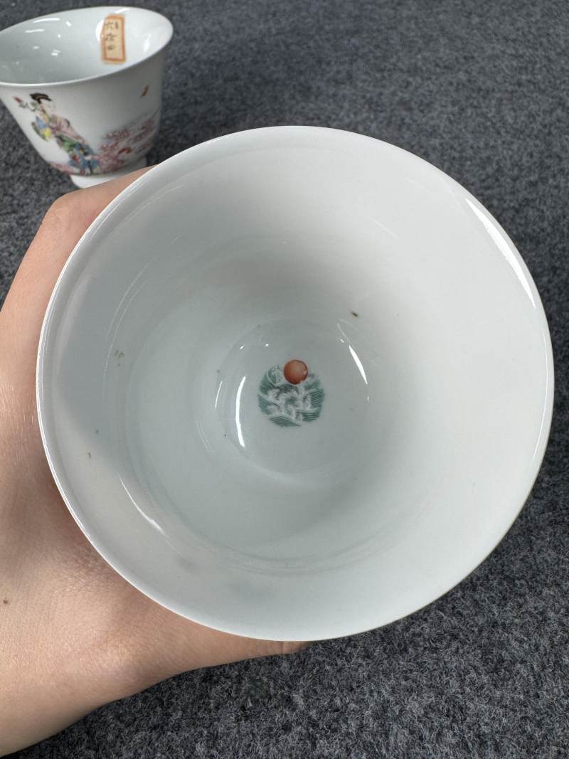 清雍正 粉彩「富貴神仙杯」一對 - 图12