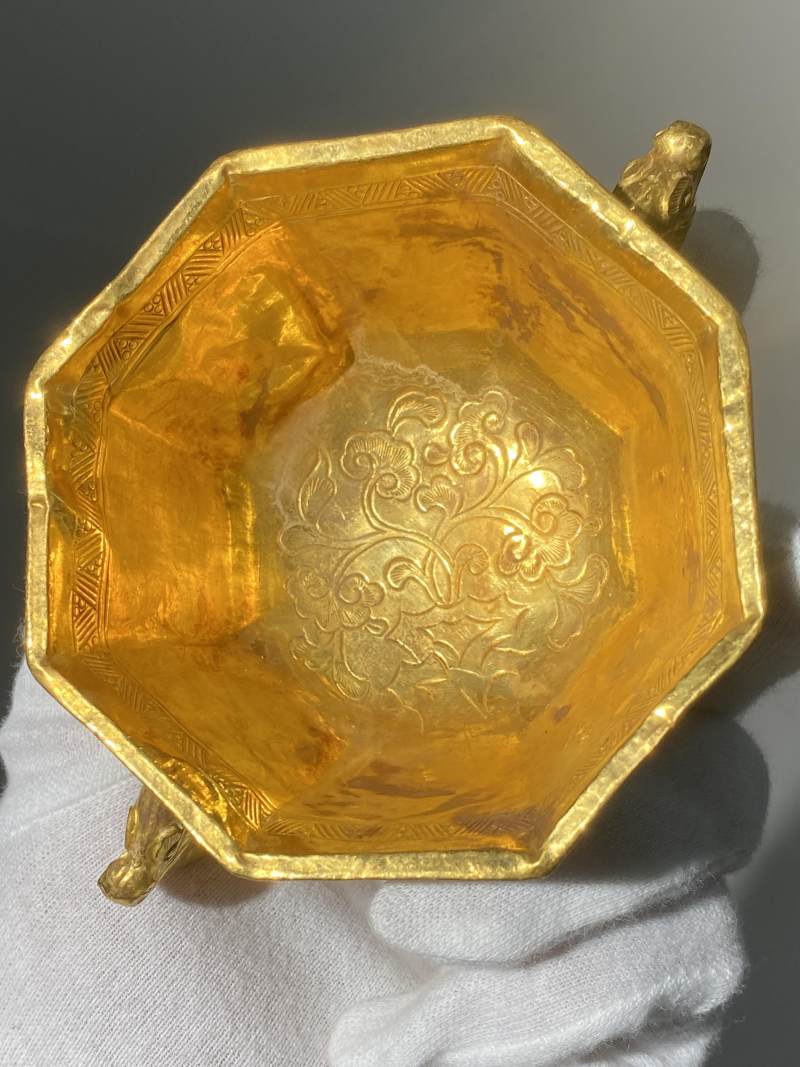 金質浮雕人物故事花卉紋高足盞連盞托 - 图25