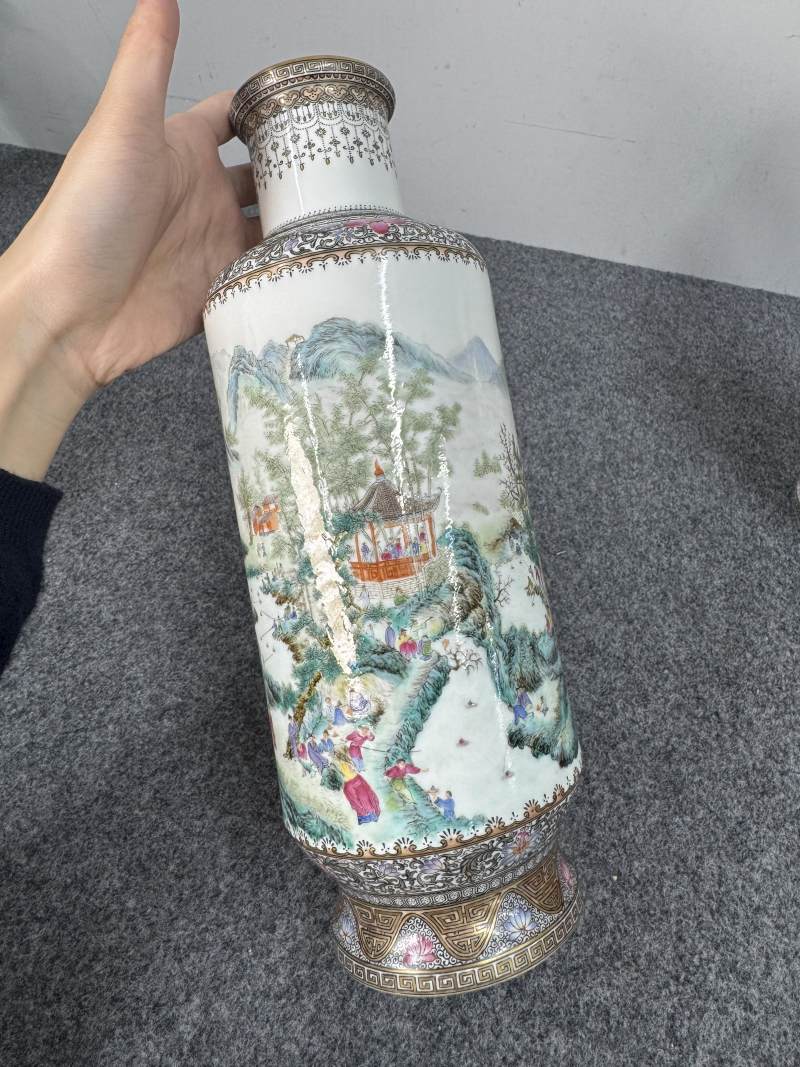 民國 粉彩山水人物紋瓶一對 - 图10